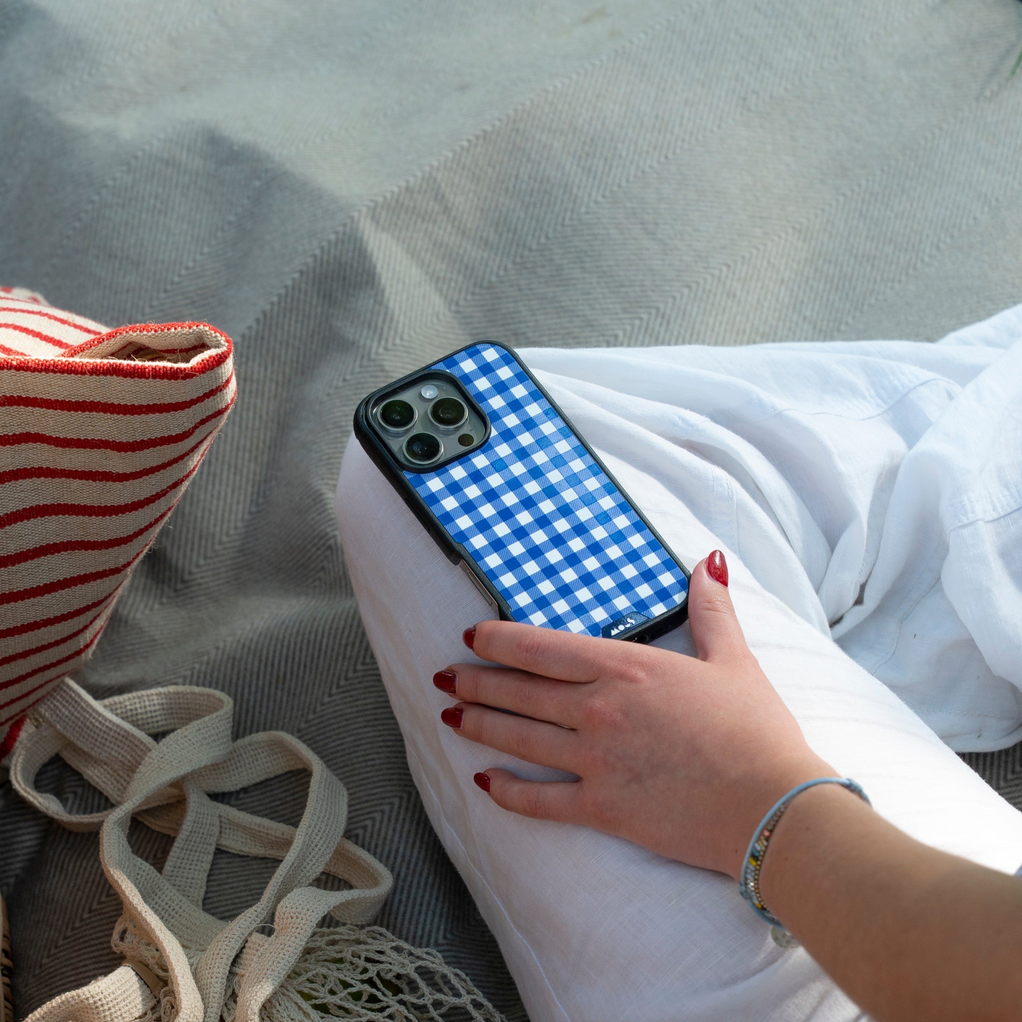 Breeze Protective Phone Case - Picnic MagSafe